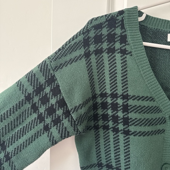 Hollister Green and Black Plaid Cardigan - Picture 3 of 5